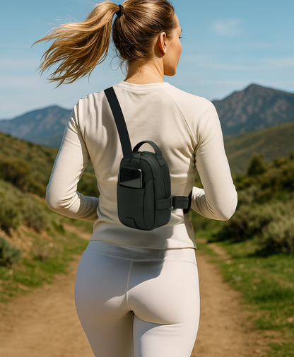 MagneticX Tasche beim Wandern – stylische und funktionale Lösung für Fitness, Outdoor-Abenteuer und aktive Menschen.